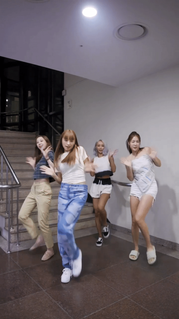 [영상] 5년 만에 완전체… '서머퀸' 씨스타, '찐친' 케미