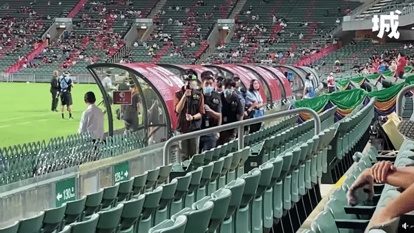 [영상] 홍콩 축구관중, '중국 국가'에 야유… 경찰 행동 '충격'
