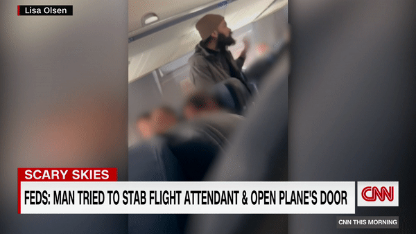 [영상] 美항공기서 뛰어내리려던 남성… CNN 