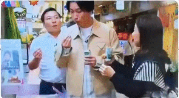 [영상] 日개그맨, 망원시장서 '위생 테러'… 침 묻은 이쑤시개로 '콕'