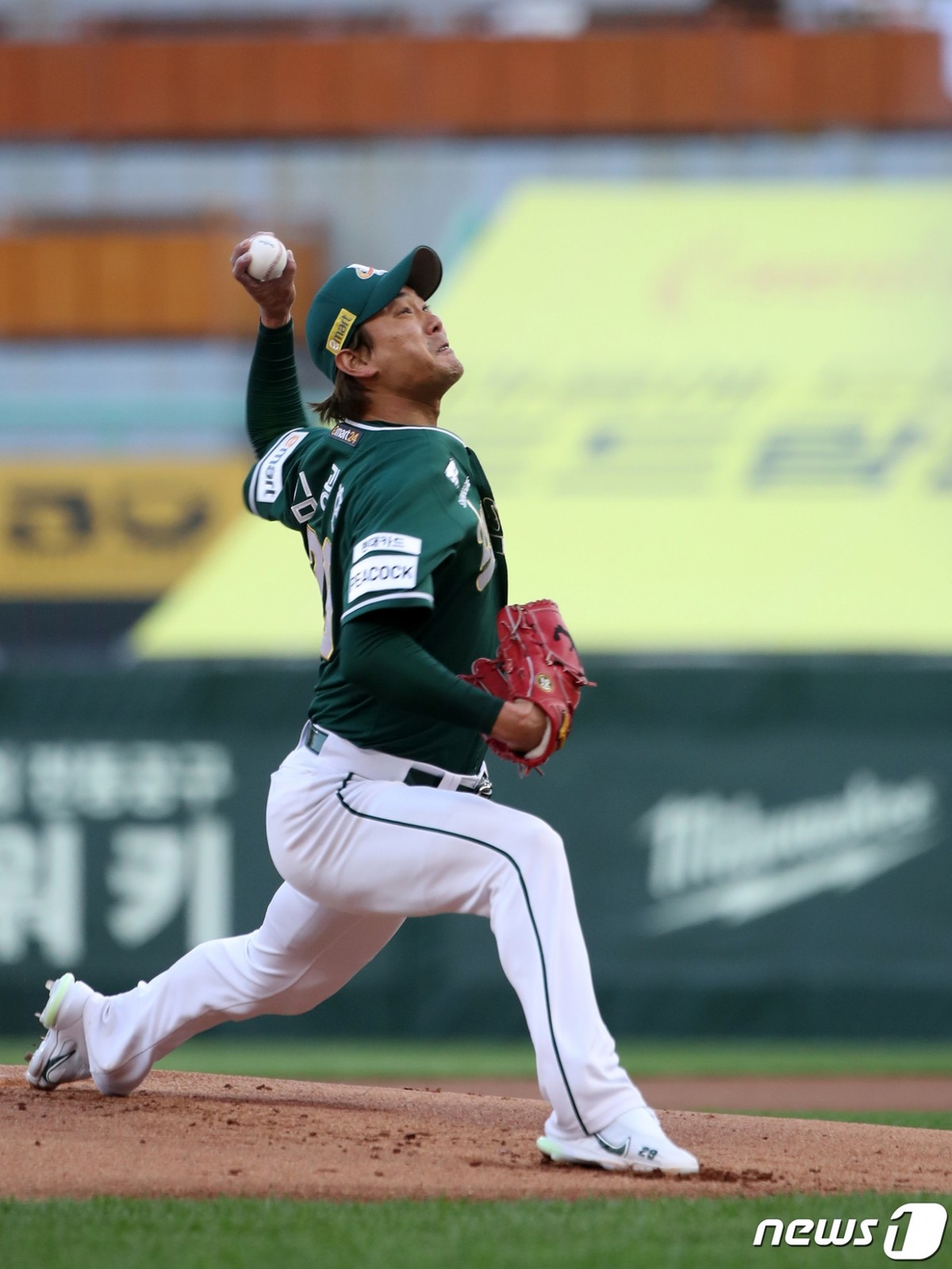 [사진] SSG 김광현 '있는 힘껏' - 동행미디어 시대