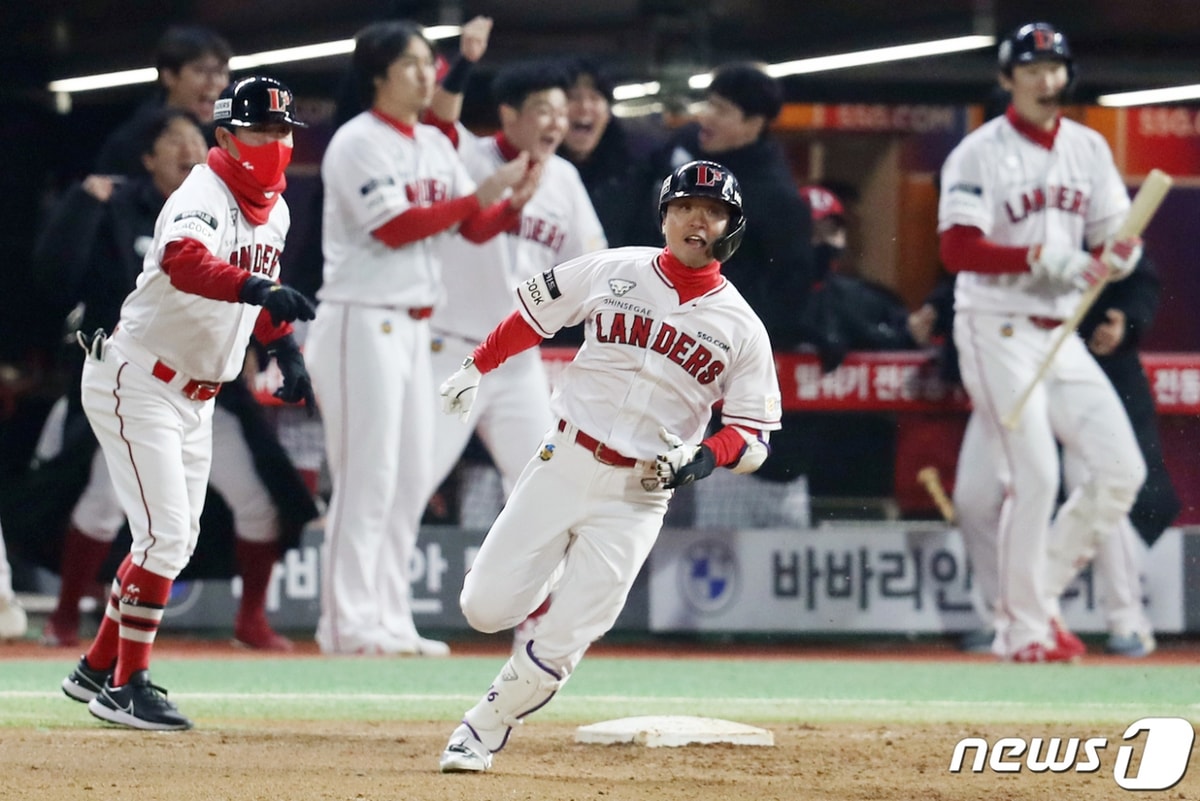 [사진] SSG 김성현 '이거야!' - 동행미디어 시대