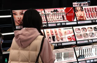 K뷰티 무역흑자 100억달러 첫 돌파…에이피알·코스맥스 견인