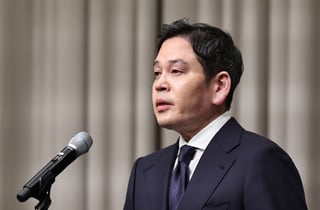 "모든 책임은 저에게"…스타벅스 논란에 직접 고개 숙인 정용진
