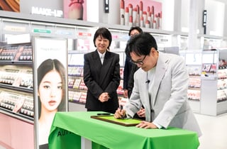 CJ 이재현 직접 챙긴 올리브영 북미 1호점…"글로벌 교두보" 강조