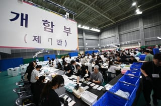 서울 구청장 21곳 '푸른물결' 퍼진다…3선 도전한 민주 4명 당선 확실