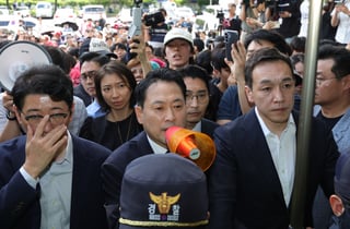 '투표지 부족' 잠실7동 투표함 개표 개시…장동혁·시위대, 경찰과 대치