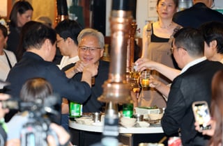 젠슨 황, 홍대 '삼소 회동' 시작…고기 굽기는 '막내 구광모'