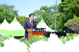 [동정] 배낙호 김천시장, 재선 공식 일정으로 충혼탑 참배