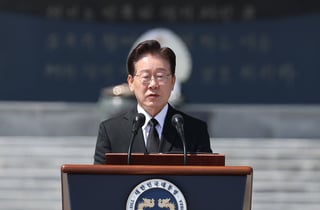 이 대통령 부부, 길동 시장 방문…농산물·먹거리 직접 구매