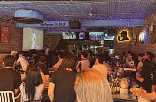 월드컵 특수에 치킨집도 '오픈런'…BBQ, 1시 이전 매출 '4배' 증가