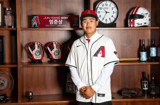 '유망주' 엄준상, 국내 아닌 MLB 진출 선택…계약금 23억