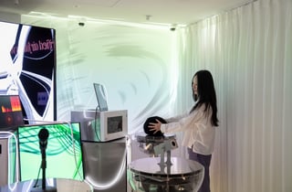 LG전자-홍익대, 피지컬 AI 전시 '행동하는 사물들' 공개