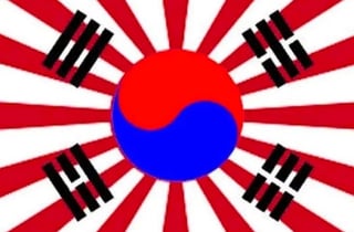 '욱일기 응원 항의'에 뿔난 일본, 태극기에 욱일기 합성 조롱…"선 넘어"