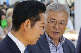 당대표 사퇴 직후 문재인 만난 정청래…친명 vs 친문 세대결 본격화