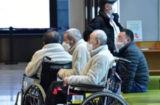 [시대추적]요양병원엔 한국인 간병인이 없다?…소통문제 겹친 노인돌봄