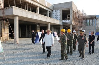 김정은, 지방 건설현장 점검…"매년 20개 시·군에 병원·공장 신설"