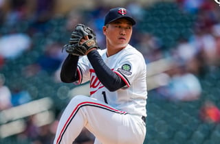 '30번째 한국인 빅리거' 고우석 MLB 데뷔…1이닝 1실점 1탈삼진