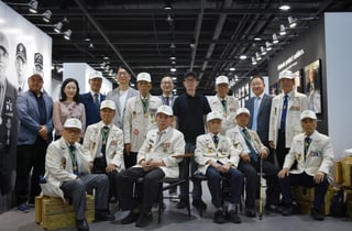 6·25 참전용사 9명, LIG D&A '창립 50주년 헌정 사진전' 방문