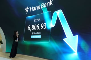[사설]코스피 7,000 두 달 만에 붕괴…ETF 투자 문턱 당장 높여야