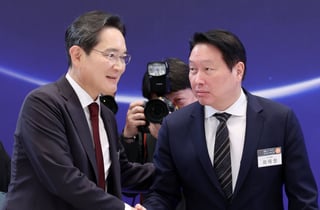 반도체 초호황에 갈린 주식재산…이재용 28조·최태원 10조 클럽
