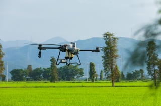 '하늘 나는 트랙터' 키운다…대동, DJI 농업용 드론 국내 공급