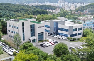 '코스닥 시총 1위' 알테오젠, 코스피 이전 잠정 보류…무상증자 시행