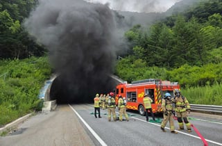 영동고속도로 터널서 4중 추돌 화재…'대응 2단계' 발령