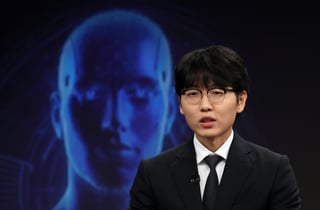 '세계 1위' 신진서, 두 점 깔고 바둑 AI 카타고에 불계패