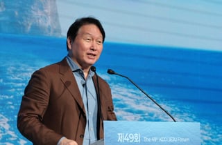 최태원 회장 "내년 반도체 공급부족 심화…미국 공장 건설도 검토"
