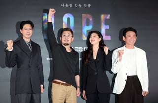 나홍진 '호프', 개봉 주말 200만명 돌파…올해 최단 기록