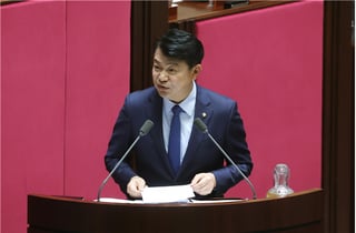고령운전자 100명 중 면허 반납 2명뿐…"조건부 면허로 바꿔야"