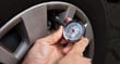 겨울철에는 기온 하강에 따른 압력 감소를 감안해 냉간(Cold Tire Pressure) 기준으로 타이어 제조사 권장치보다 2~3psi 정도 여유를 두고 보충하는 것이 좋다. 사진은 기사 내용과 관련 없음. /사진=클립아트코리아