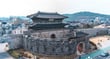 수원 화성은 대중교통 접근이 용이해 봄철 가벼운 나들이에 좋다. 사진은 장안문 전경. /사진=한국관광공사