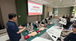 KCC건설 임직원들이 FA/CPR(응급처치 및 심폐소생술) 교육을 받고 있다./사진=KCC건설