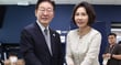 이재명 대통령과 김혜경 여사가 제9회 전국동시지방선거 사전투표 첫날인 29일 서울 삼청동 주민센터에 마련된 사전투표소에서 투표하고 있다. /사진=뉴스
