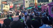 5일 오후 5시경 서울 마포구 홍대입구역 인근 고깃집 '형님 저요' 앞 거리에 시민들이 모인 모습. /사진=김이재 기자