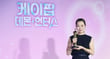 넷플릭스 애니메이션 '케이팝 데몬 헌터스'를 연출한 매기 강 감독이 오는 10일 열리는 LG 트윈스와 SSG 랜더스 경기 시구자로 나선다. 사진은 매기 강 감독이 지난 4월1일 서울 CGV용산아이파크몰에서 진행된 넷플릭스 영화 '케이팝 데몬 헌터스' 아카데미 수상 기념 기자간담회에 참석한 모습. /사진=스타뉴스