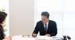  1일부터 임기를 시작한 안민석 신임 경기도교육감이 취임 제1호 결재인 '폰 프리 스쿨 추진계획'에 서명하고 있다. /사진제공=경기도교육청