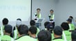  최원용 평택시장이 1일 취임식에 앞서 첫 공식 일정으로 환경미화 직원들을 방문해 간담회를 진행하고 있다. /사진제공=평택시