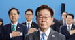 (진주=뉴스1) 허경 기자 = 이재명 대통령이 3일 경남 진주시에서 열린 제5회 국가우주위원회 회의에서 국민의례를 하고 있다. 2026.7.3/뉴스1  Copyright © 뉴스1. All rights reserved. 무단 전재 및 재배포,  AI학습 이용 금지. /사진=(진주=뉴스1) 허경 기자