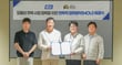KCC 판촉·마케팅 조공훈 상무, 내외장재 사업부장 류해완 상무(우측 2명 좌, 우) 공간제작소 박정진 대표, 곽동욱 사장(좌측 2명 우, 좌)이 MOU를 마치고 기념촬영을 하고 있다./사진=KCC