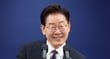 정부가 이달 발표를 예고한 부동산 종합대책에 앞서 공급·금융·세제를 주제로 공개 토론회를 연다. 사진은 이재명 대통령이 지난 6월19일 청와대 춘추관에서 열린 유럽·G7 순방 결과 브리핑에서 취재진 질문에 답변하며 미소짓고 있는 모습. /사진=뉴스