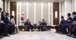 이재명 대통령이 3박 5일간의 정상외교 일정을 마치고 11일 귀국한다. 사진은 몽골을 국빈 방문 중인 이재명 대통령이 10일(현지시각) 울란바타르 한 호텔에서 냠오소르 오츠랄 총리와 환담하는 모습./사진=뉴스