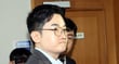 6·3 지방선거 때 음료 피습 자작극 의혹이 제기된 정이한 전 개혁신당 부산시장 후보가 구속전피의자심문(영장실질심사)에 출석하기 위해 지난 8일 오후 부산 연제구 부산지방법원 법정으로 이동하고 있다. /사진=뉴시스