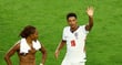 11일(현지시각) 2026 FIFA 북중미 월드컵 8강전 노르웨이와의 경기에서 승리하며 준결승 진출을 확정한 잉글랜드의 주드 벨링엄(10번)과 제드 스펜스가 경기 후 함께 기뻐하며 자축하고 있다. /로이터=뉴스