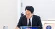 안민석 경기도교육감이 13일 오전 도교육청 집무실에서 제2호 지시사항인 '교권보호단 구성 및 운영 계획'을 결재하고 있다. /사진제공=경기도교육청