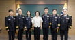 추미애 경기도지사(왼쪽서 4번쨰)가 13일 경기도청 집무실에서 경기도소방재난본부 출범 이후 최초로 자체 승진한 여성 소방정인 허선경 소방정(왼쪽서 3번째)에게 임명장 수여와 소방준감 및 소방정 승진자에게 임명장을 수여한 뒤 기념사진을 찍고 있다. /사진제공=경기도