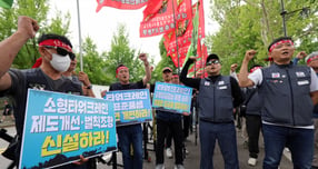 '임금 인상 갈등' 타워크레인 파업 사흘째…건설현장 셧다운 위기