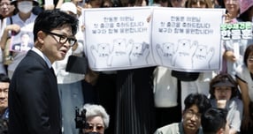 '부산 초선' 한동훈 의원, 첫 출근날 지지자 연호 속 "보수 재건하겠다"